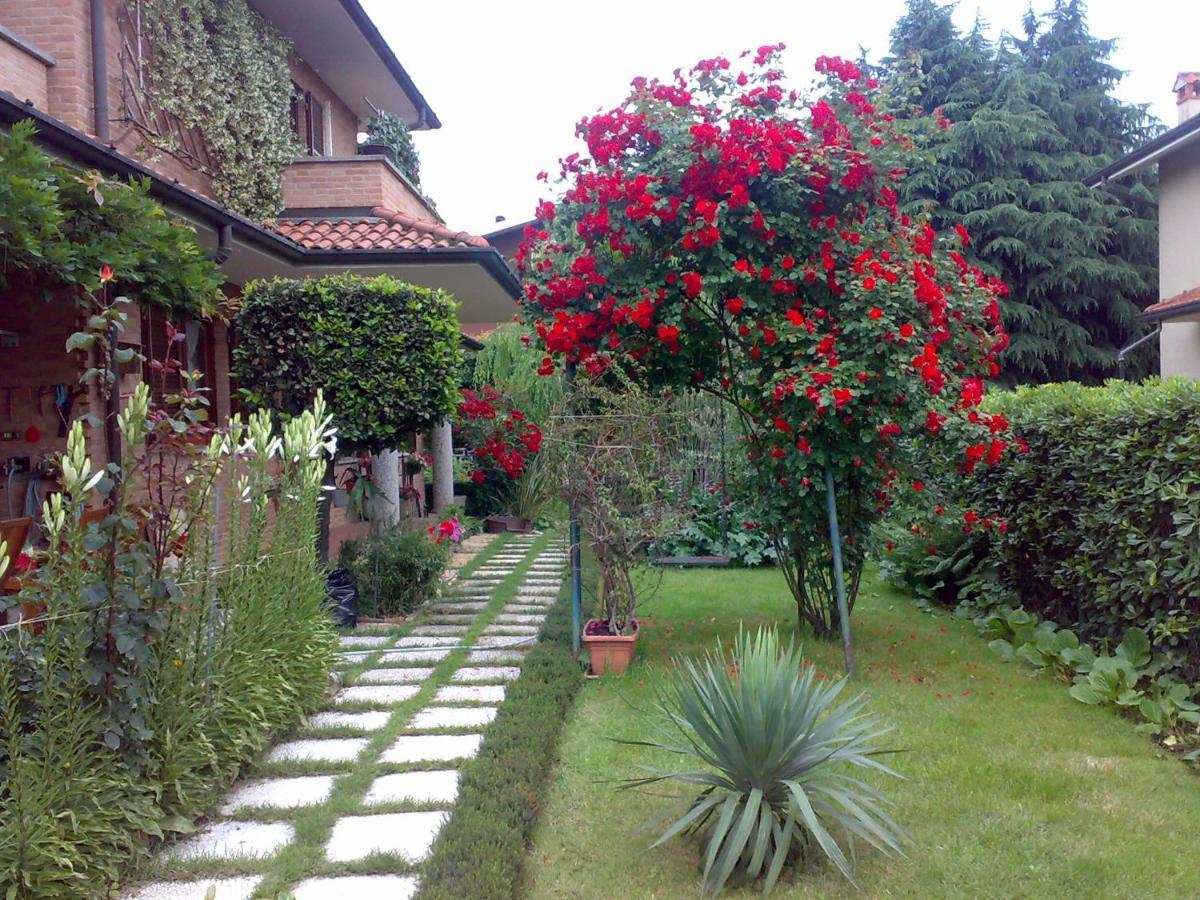B&B Les Fleurettes Lomazzo Exterior foto